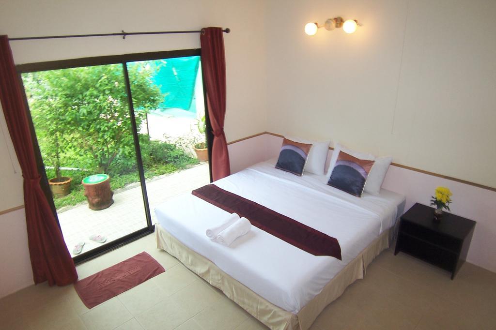 Phuket Airport Overnight Hotel Nai Yang Beach Rom bilde